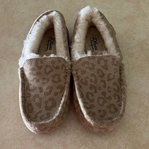 Women’s Deluxe by dearfoams Fernie Genuine Shearling Moccasin Slippers Size 6